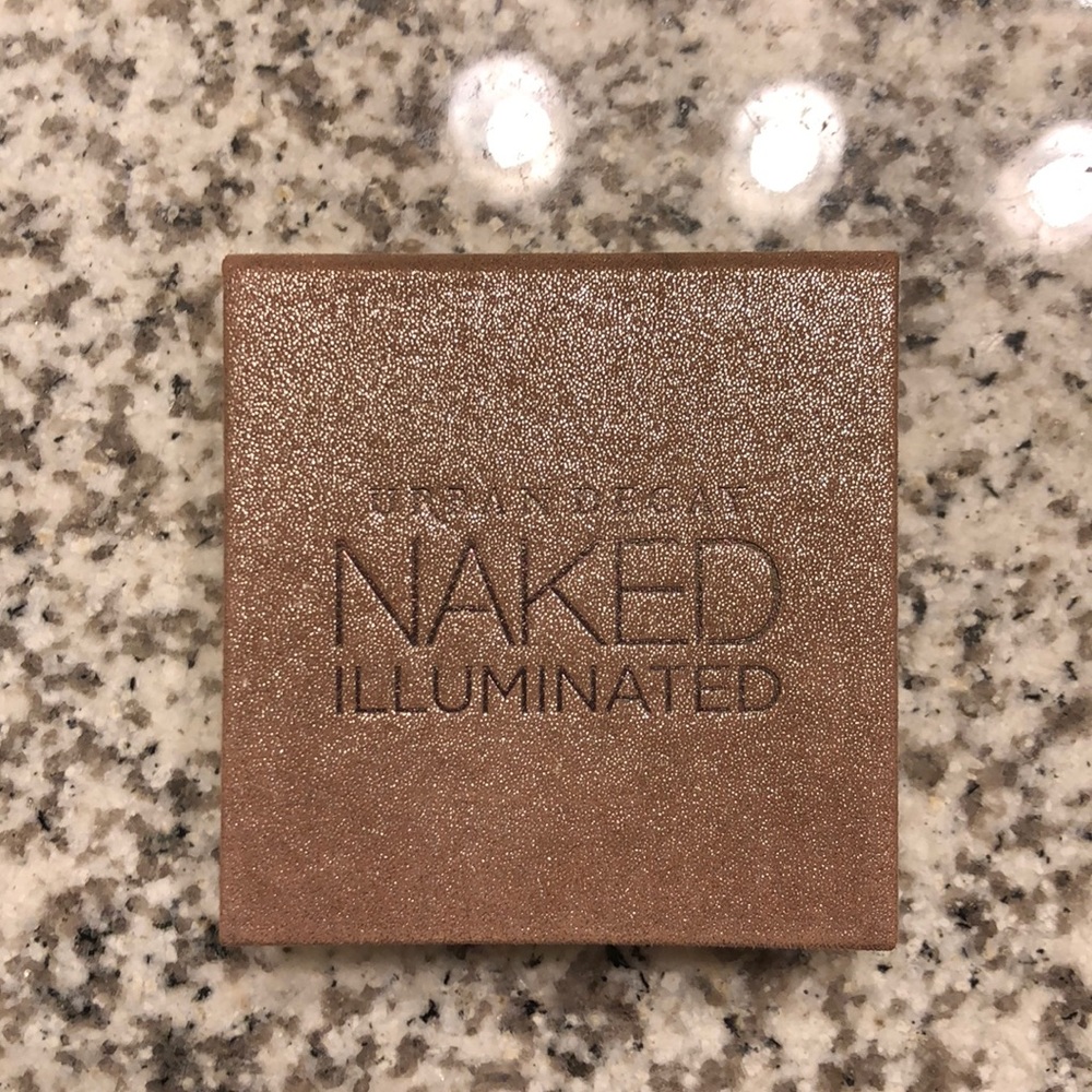 Urban Decay Naked Illuminated shimmer